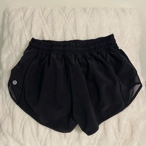 Lululemon hotty hot 2.5 inch short size 2